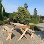 Mountain Retreat 3 Bedroom Garden House Near Heritage Park, Coliseum , Hwy 1, Fishing, Cultus Lake