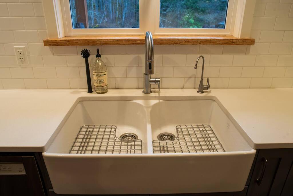 Unique Upper Near Lakes, River, Hiking, Fishing, Bike Trails Holiday home Chilliwack