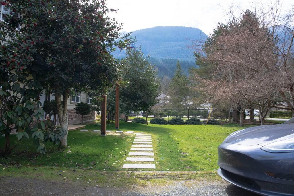 Holiday home Unique Upper Near Lakes, River, Hiking, Fishing, Bike Trails Chilliwack