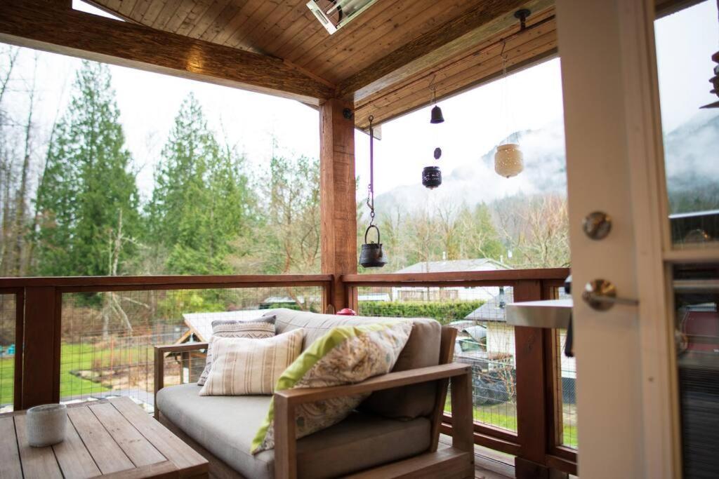 Unique Upper Near Lakes, River, Hiking, Fishing, Bike Trails Holiday home *