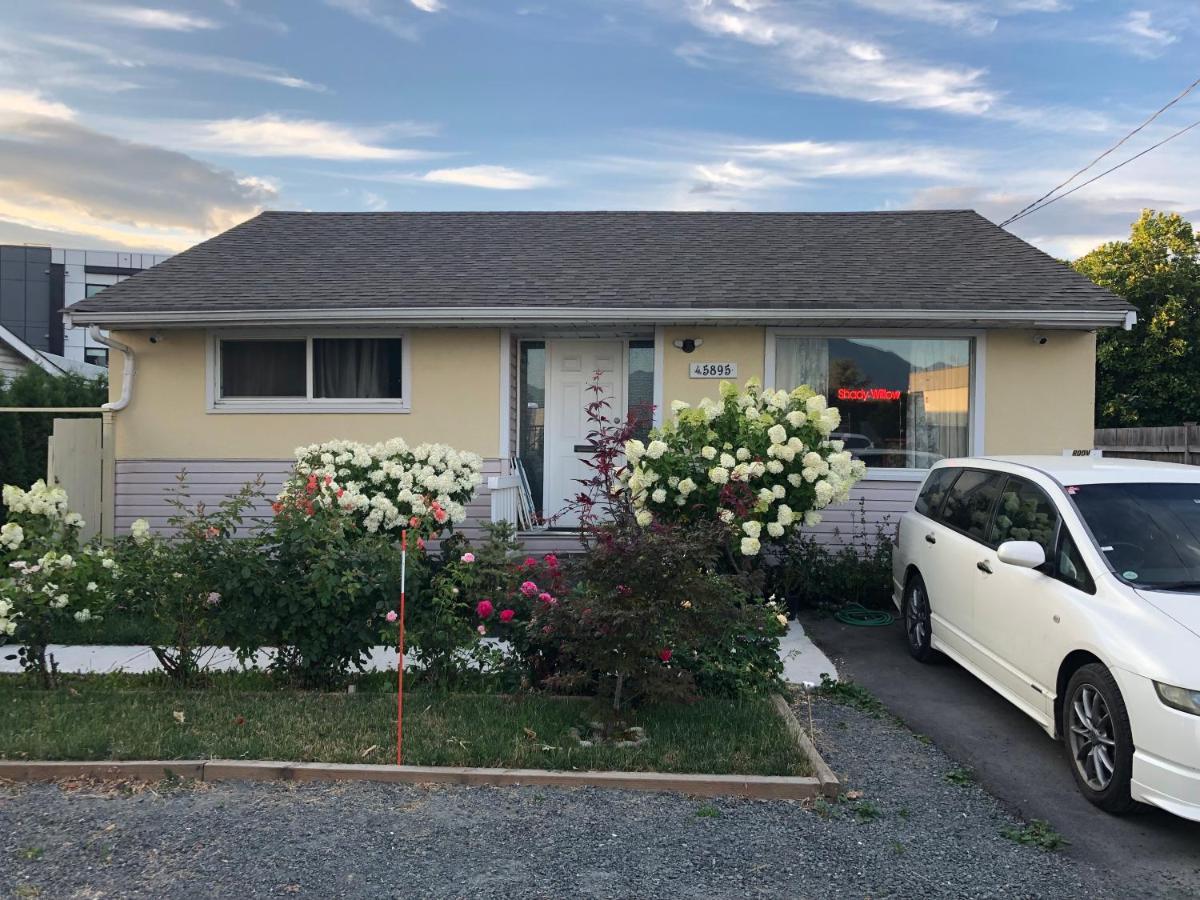 Guest house Shady Willow Travellers Guest House - Small Indipendent Units With Seperate Entrance Chilliwack