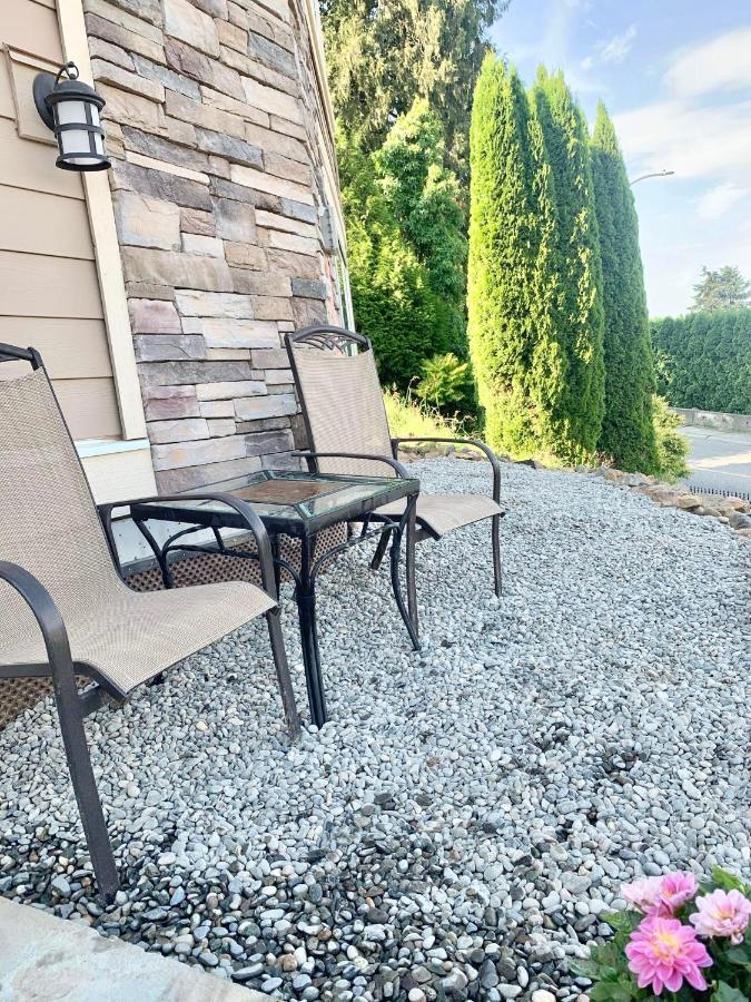 Mountain Retreat 3 Bedroom Garden House Near Heritage Park, Coliseum , Hwy 1, Fishing, Cultus *
