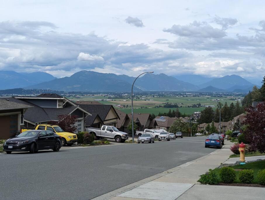 Mountain Retreat With Views, Hot Tub, Games & Ac Holiday home