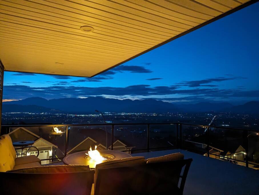 Mountain Retreat With Views, Hot Tub, Games & Ac * Chilliwack