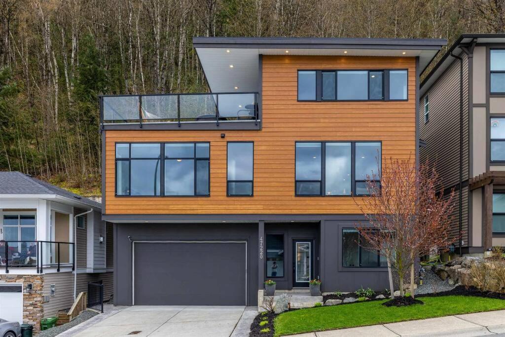 Mountain Retreat With Views, Hot Tub, Games & Ac