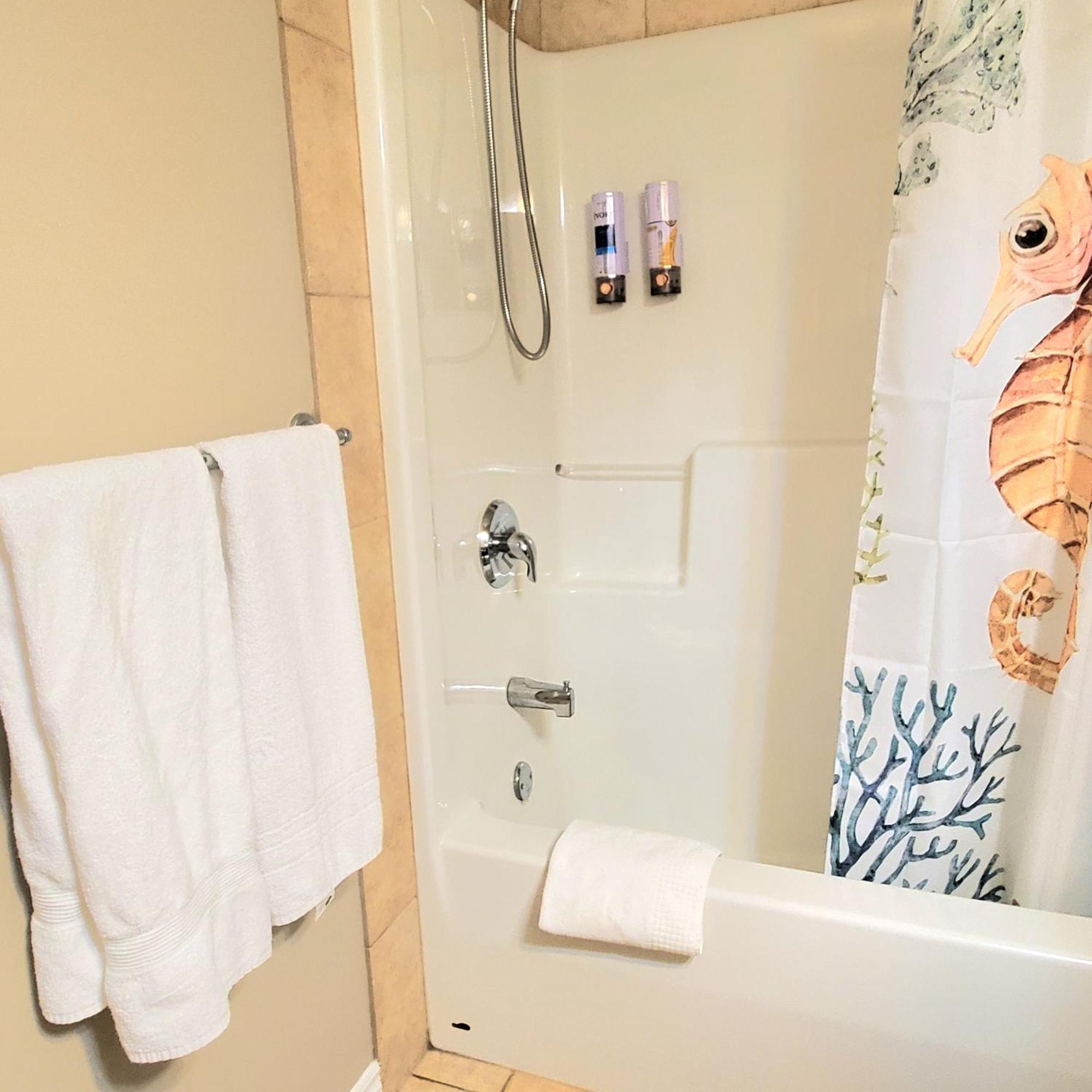 Private 2br Near Hwy 1, Heritage Park, Coliseum, Cultus Lake, Fishing, Chilliwack