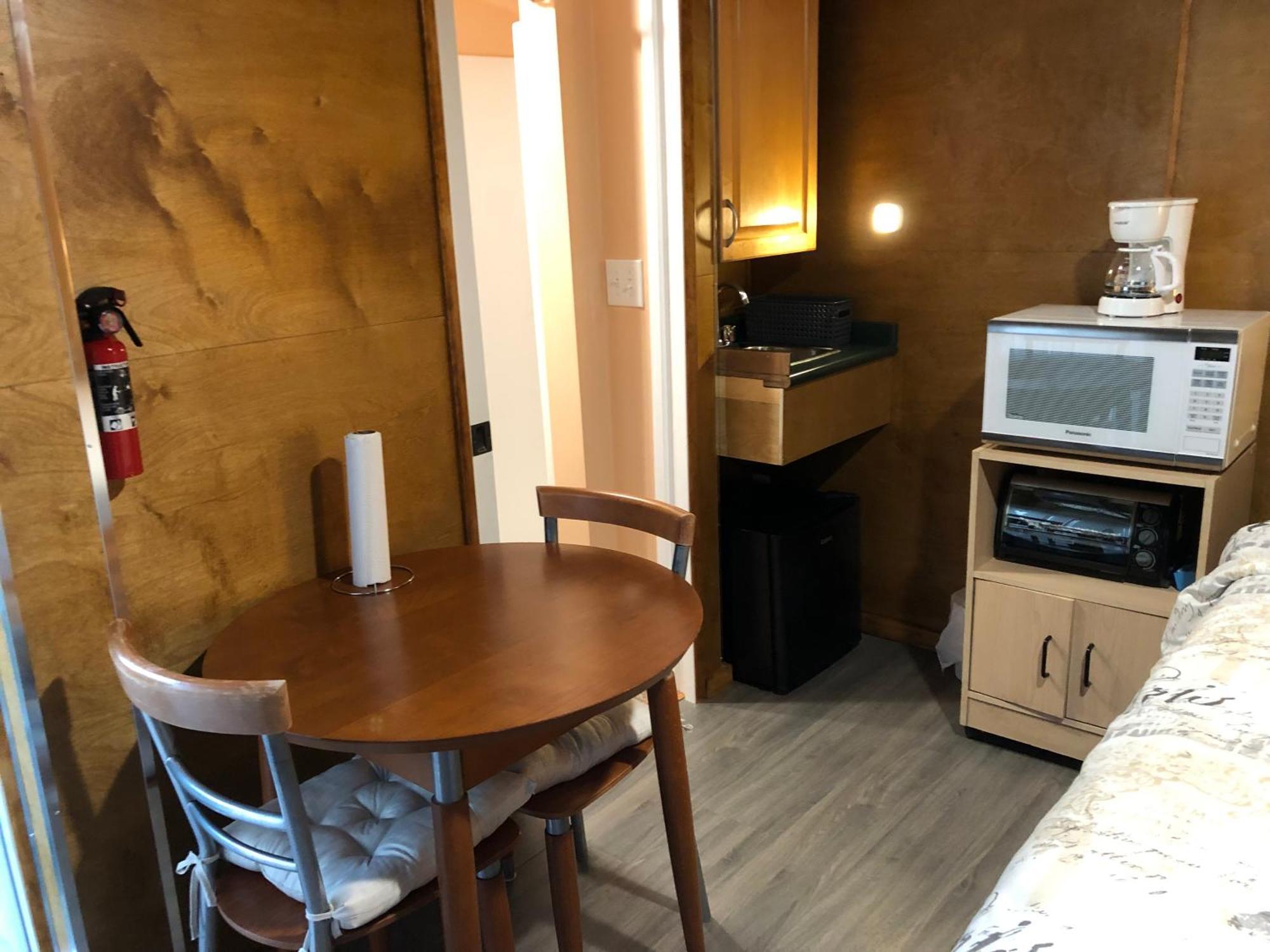 Shady Willow Travellers Guest House - Small Indipendent Units With Seperate Entrance