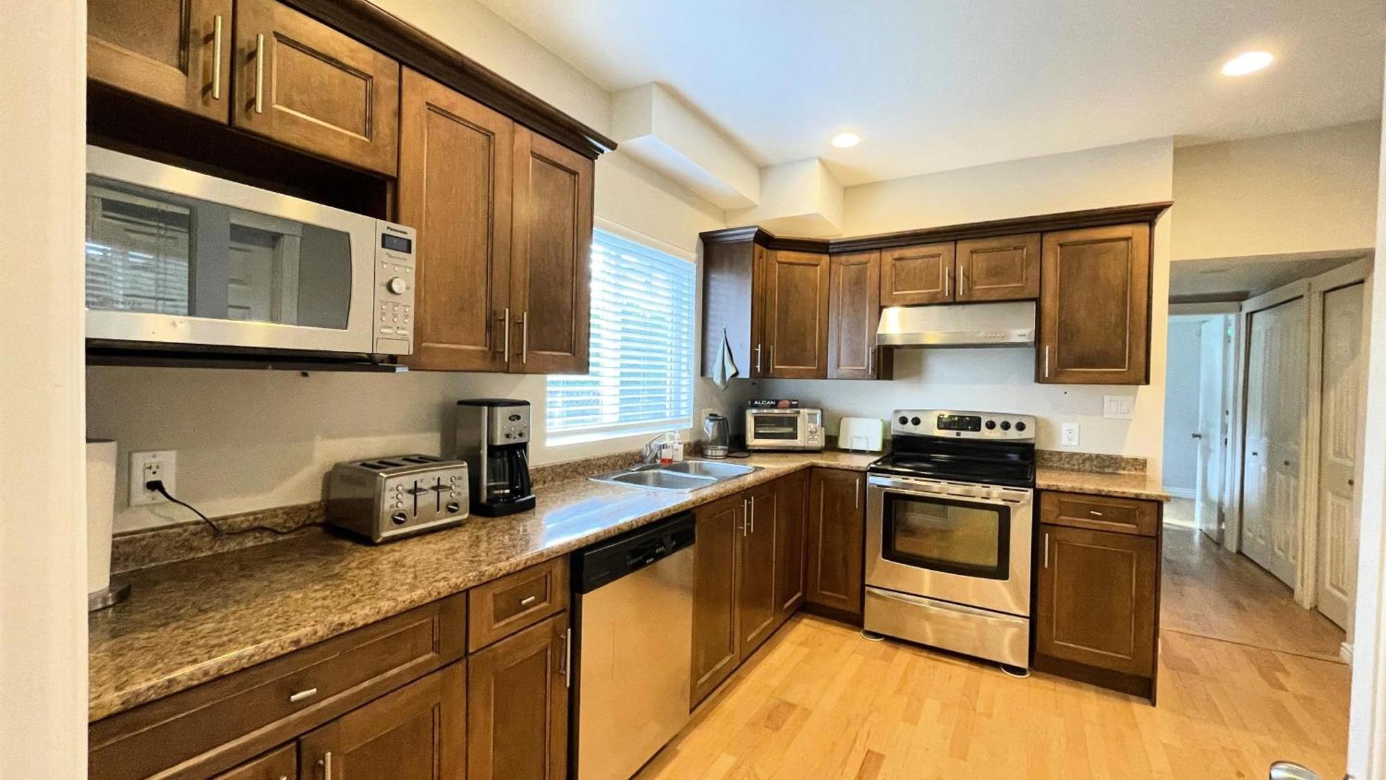 King And Queen -j&j Holiday home Chilliwack