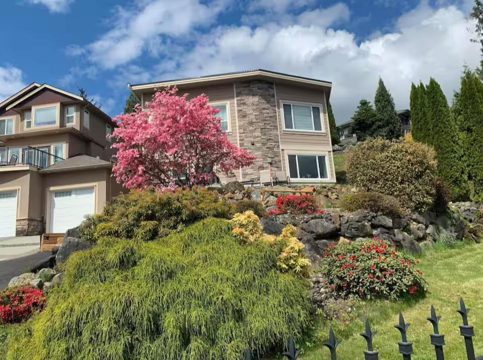 Mountain Retreat 3 Bedroom Garden House Near Heritage Park, Coliseum , Hwy 1, Fishing, Cultus Chilliwack