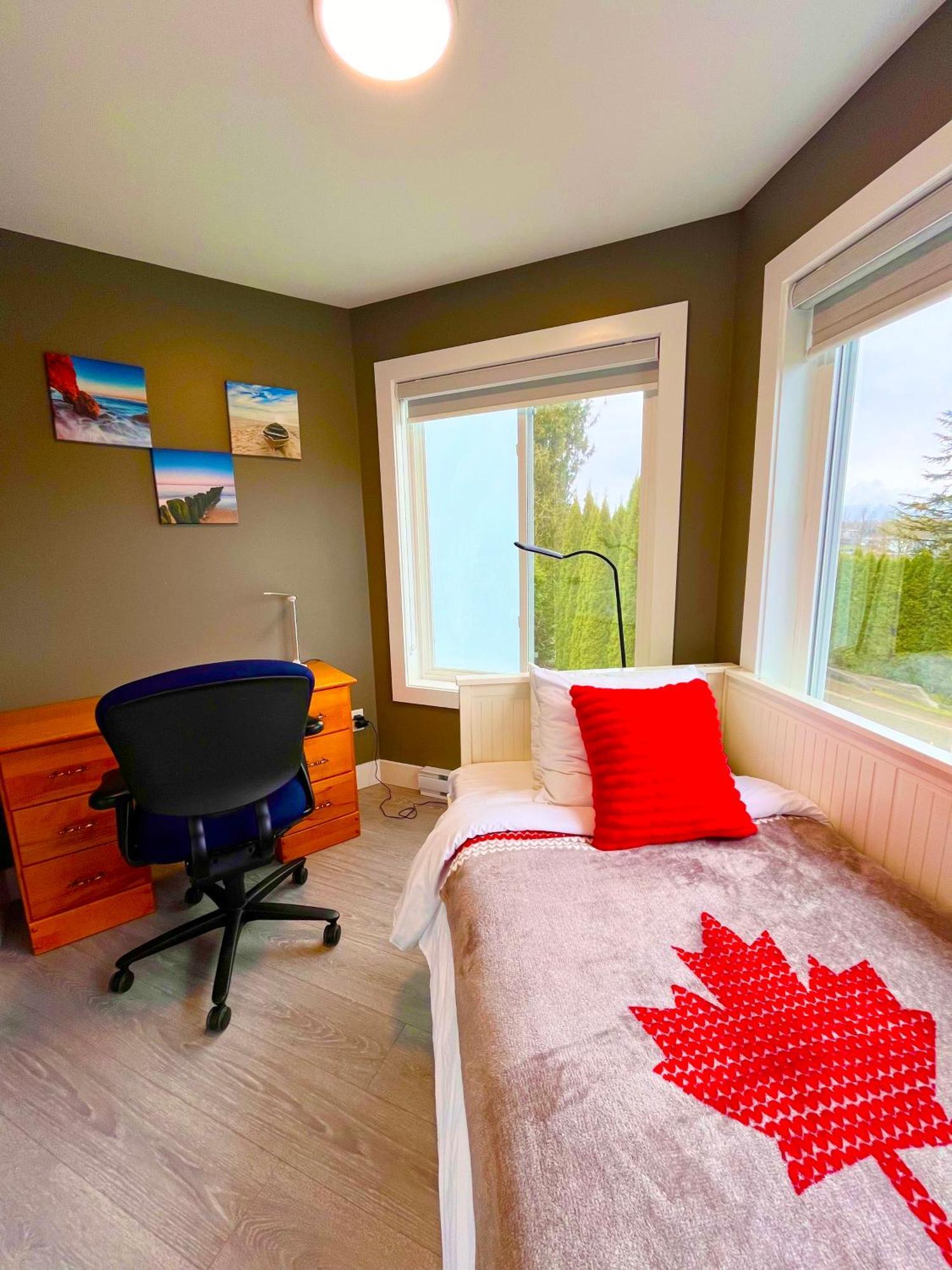 Mountain Retreat 3 Bedroom Garden House Near Heritage Park, Coliseum , Hwy 1, Fishing, Cultus
