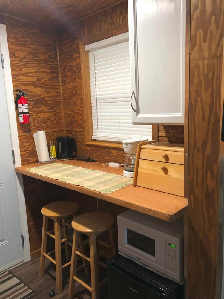 Guest house Shady Willow Travellers Guest House - Small Indipendent Units With Seperate Entrance Chilliwack