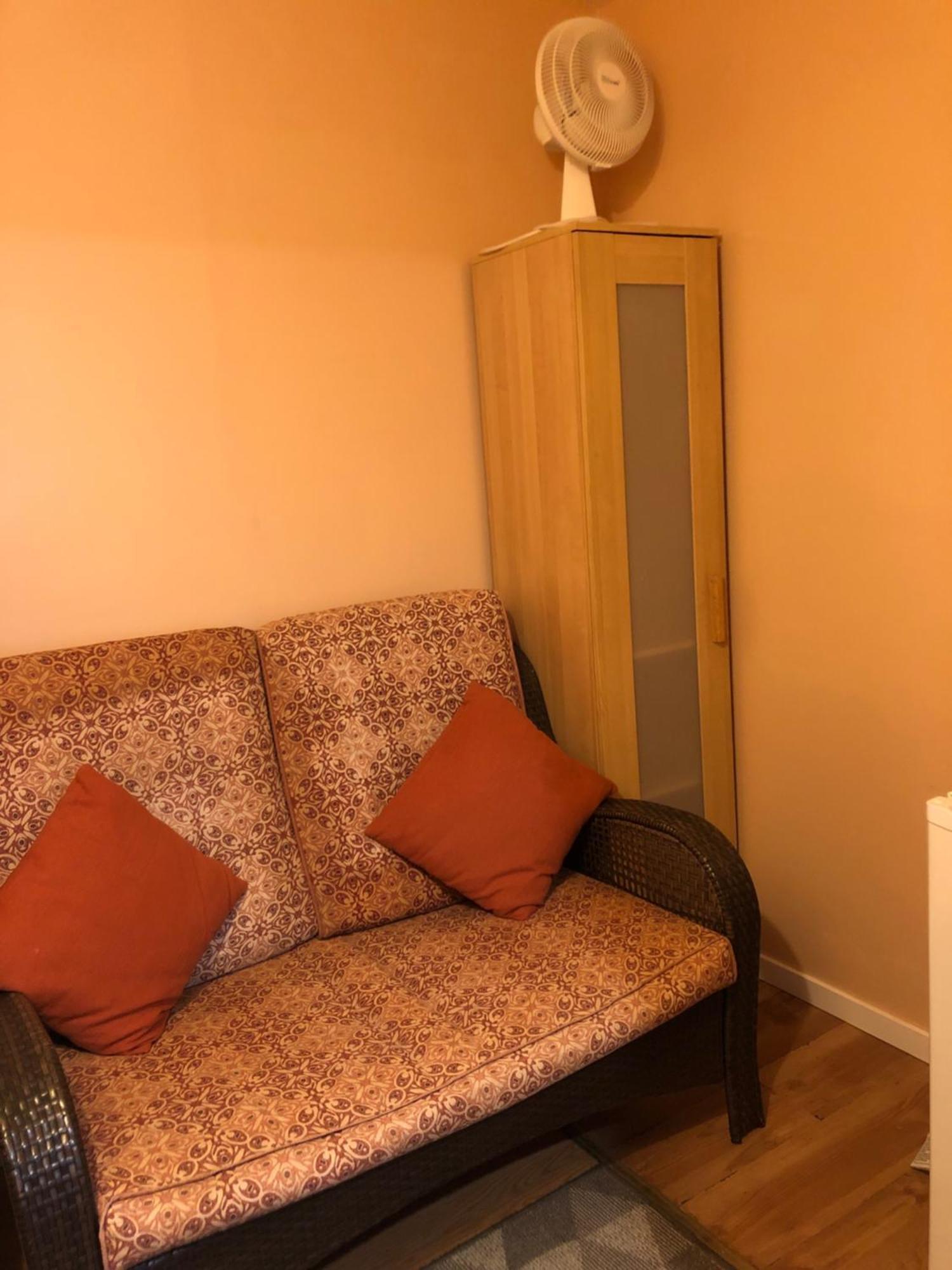 Guest house Shady Willow Travellers Guest House - Small Indipendent Units With Seperate Entrance *