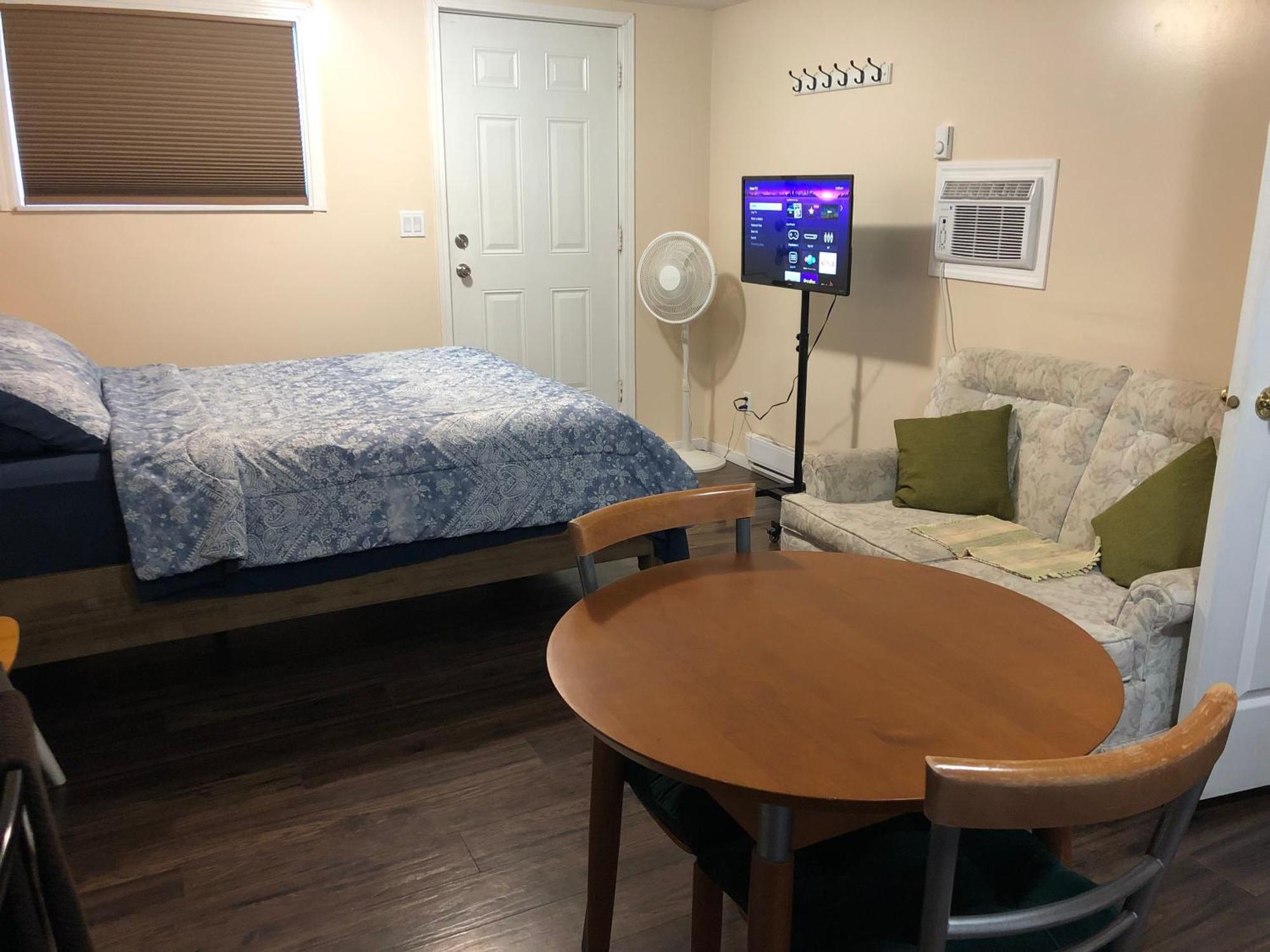 Shady Willow Travellers Guest House - Small Indipendent Units With Seperate Entrance Guest house Chilliwack