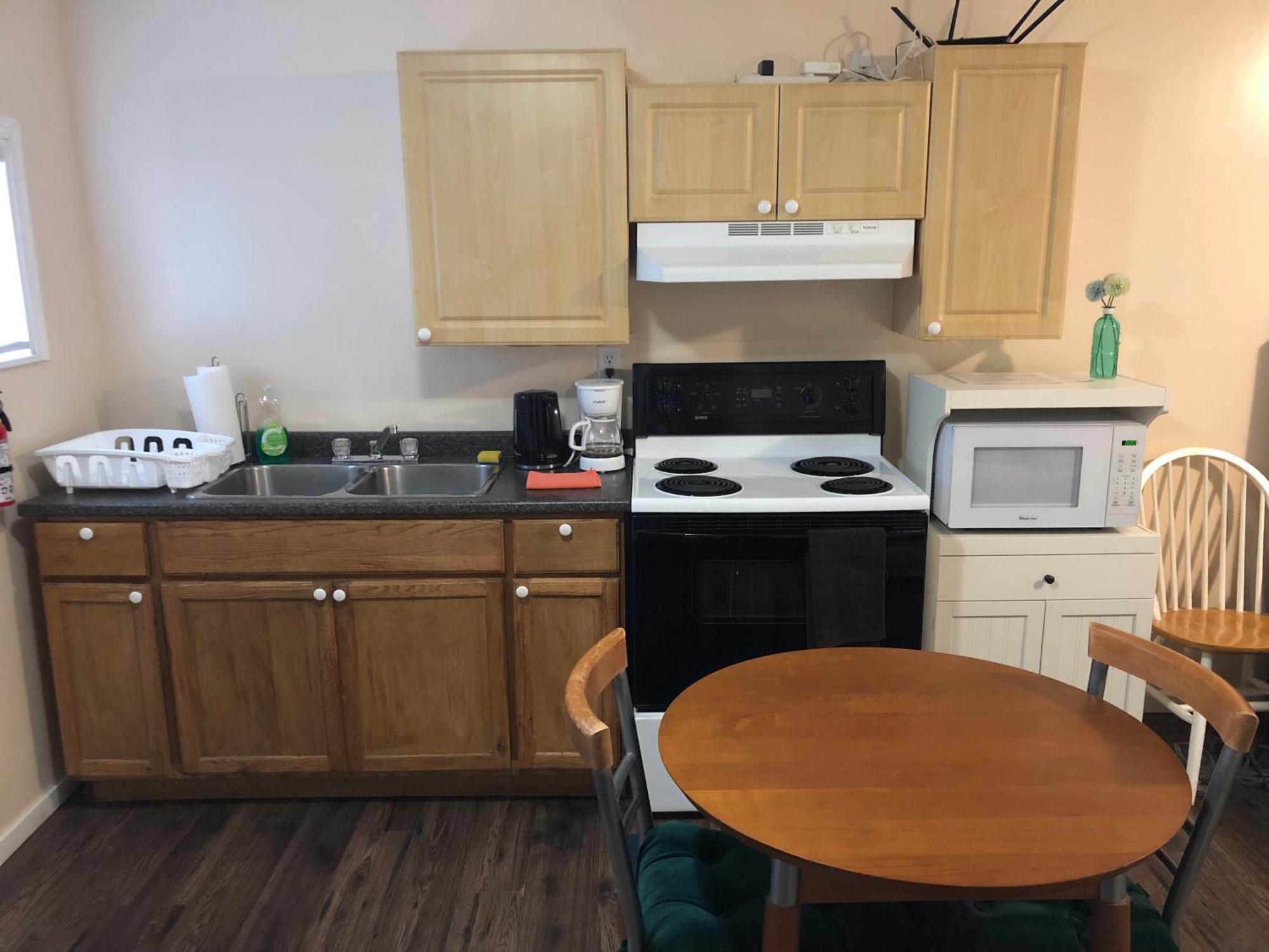 Shady Willow Travellers Guest House - Small Indipendent Units With Seperate Entrance *