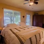 The Fraser River\'S Edge B&B Lodge