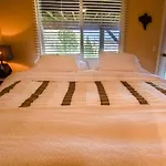 The Fraser River\'S Edge B&B Lodge