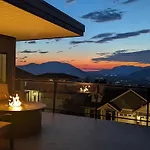 Mountain Retreat With Views, Hot Tub, Games & Ac