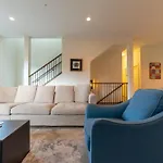 Mountain Retreat With Views, Hot Tub, Games & Ac