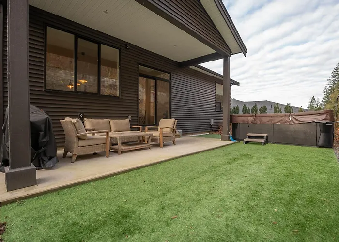 Mountain Retreat With Views, Hot Tub, Games & Ac