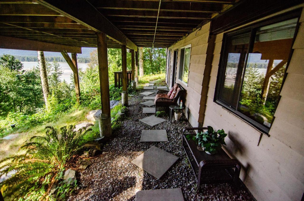 The Fraser River's Edge 4*