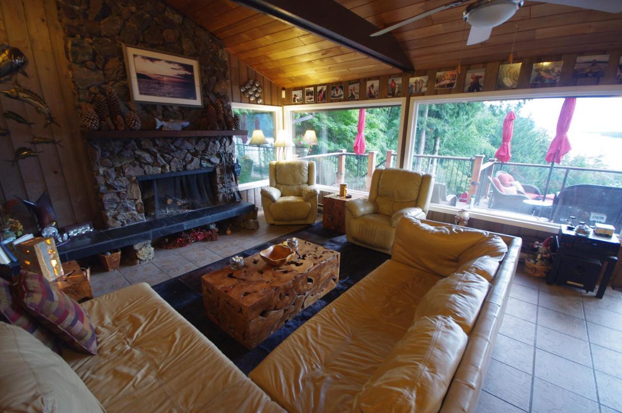 The Fraser River's Edge 4*