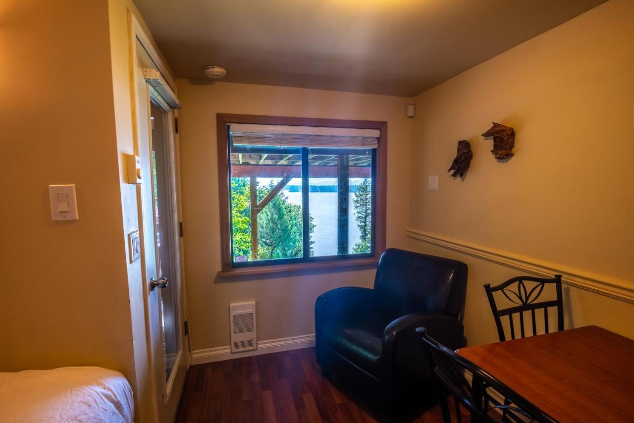 The Fraser River's Edge Bed & Breakfast 4*
