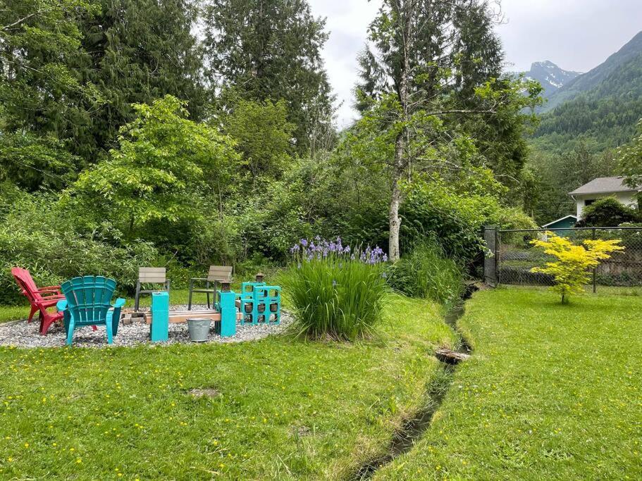 Holiday home Unique Upper Near Lakes, River, Hiking, Fishing, Bike Trails Chilliwack