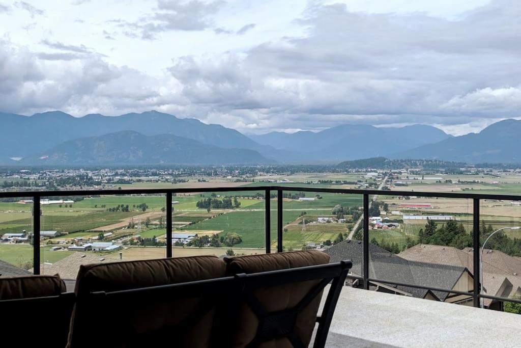 Holiday home Mountain Retreat With Views, Hot Tub, Games & Ac
