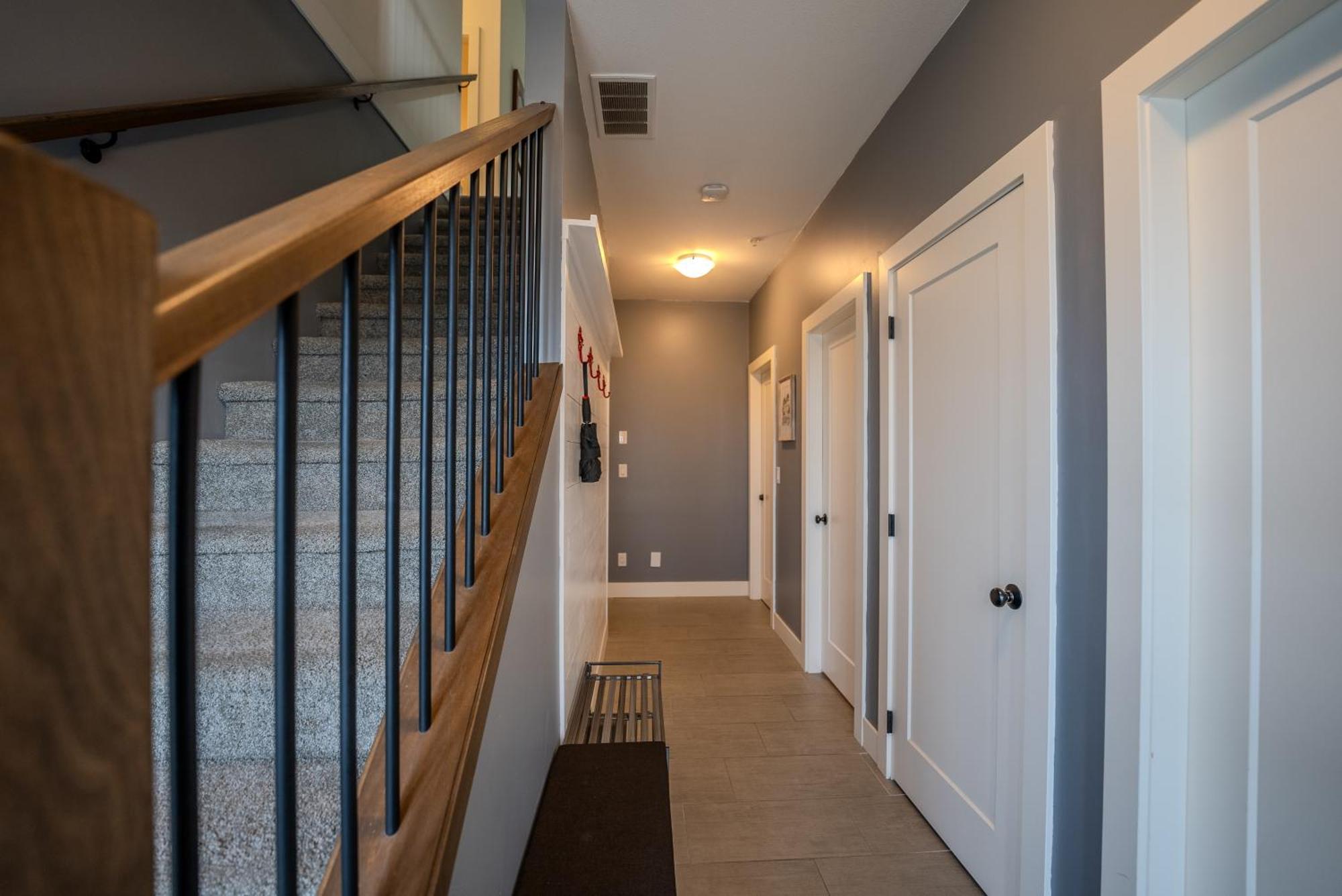 Mountain Retreat With Views, Hot Tub, Games & Ac Holiday home Chilliwack