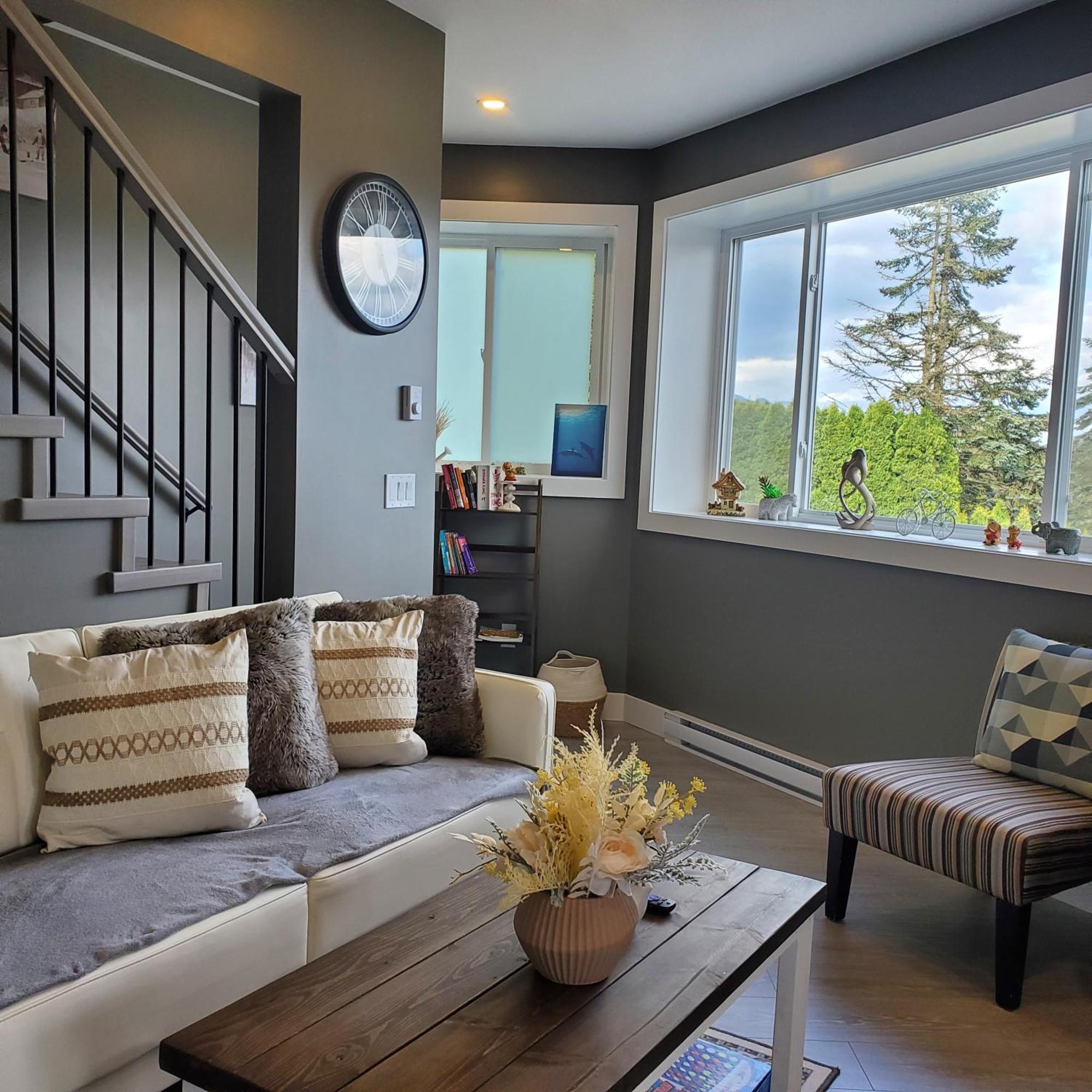 Mountain Retreat 3 Bedroom Garden House Near Heritage Park, Coliseum , Hwy 1, Fishing, Cultus Holiday home